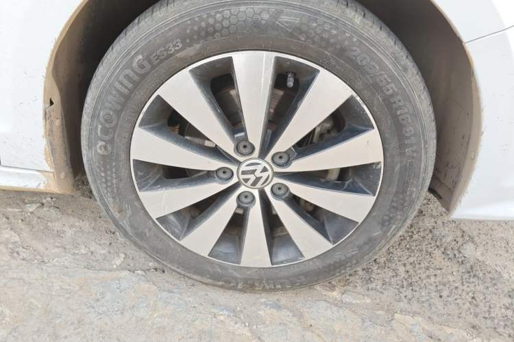 Used Volkswagen Sagitar 2018 180TSI DSG Prestige Edition Right Front Wheel Hub