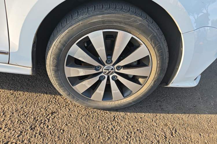 Used Volkswagen Sagitar 2018 180TSI DSG Prestige Edition Right Front Wheel Hub