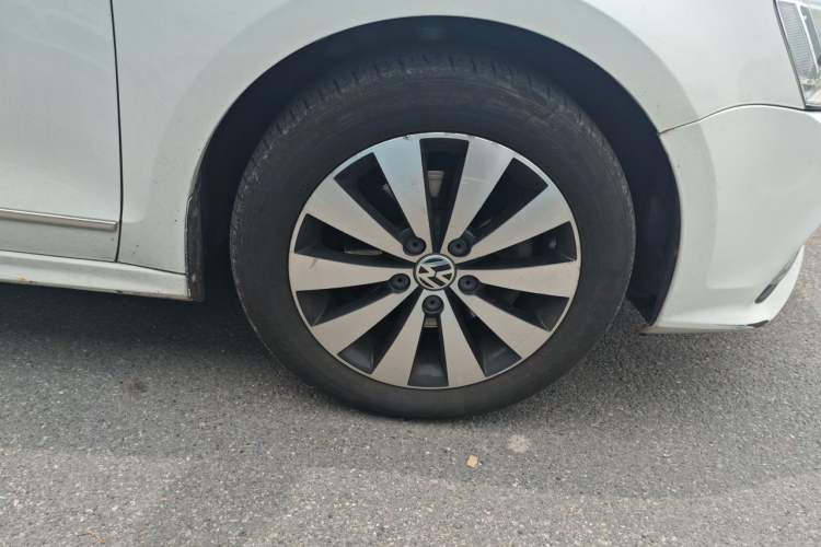 Used Volkswagen Sagitar 2018 280TSI DSG Comfort Model Right Front Wheel Hub
