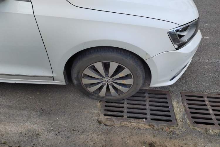 Used Volkswagen Sagitar 2018 180TSI DSG Prestige Edition Right Front Wheel Hub