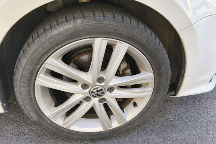 Used Volkswagen Sagitar 2018 280TSI DSG Luxury Model Right Front Wheel Hub
