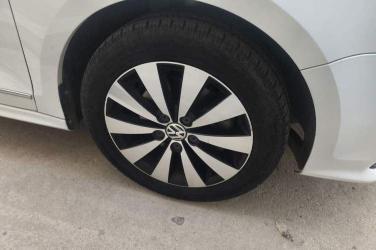 Used Volkswagen Sagitar 2018 180TSI DSG Prestige Edition Right Front Wheel Hub