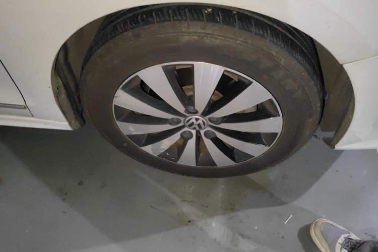 Used Volkswagen Sagitar 2018 180TSI DSG Prestige Edition Right Front Wheel Hub