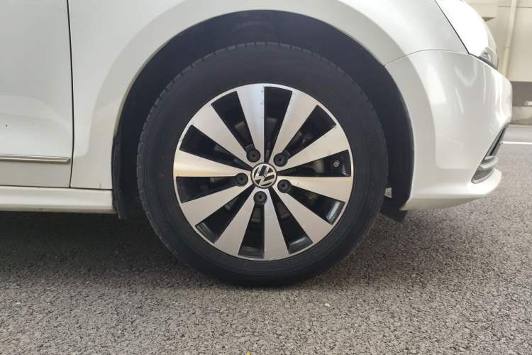 Used Volkswagen Sagitar 2018 280TSI DSG Comfort Model Right Front Wheel Hub
