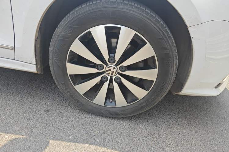 Used Volkswagen Sagitar 2018 280TSI DSG Comfort Model Right Front Wheel Hub