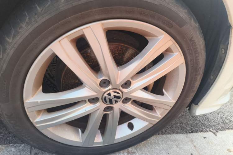 Used Volkswagen Sagitar 2018 280TSI DSG Ignite Edition Right Front Wheel Hub