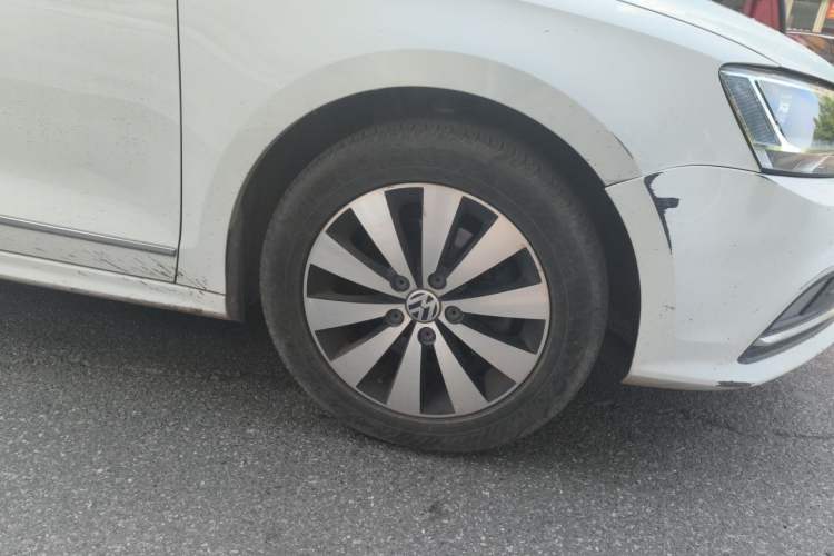 Used Volkswagen Sagitar 2018 180TSI DSG Prestige Edition Right Front Wheel Hub