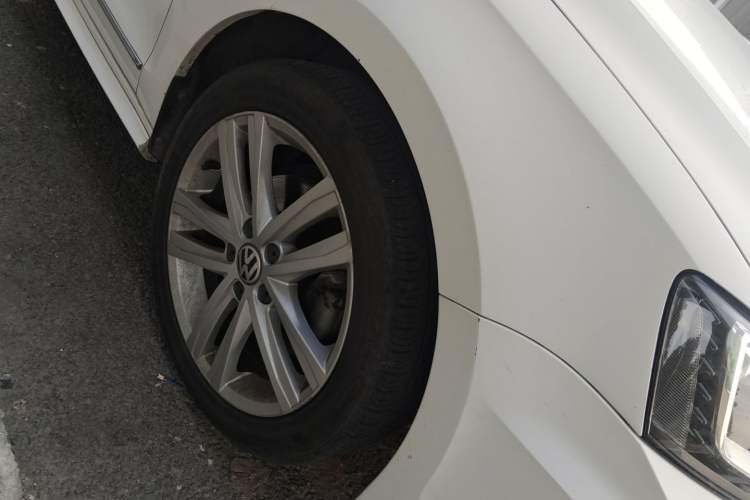 Used Volkswagen Sagitar 2018 280TSI DSG Ignite Edition Right Front Wheel Hub