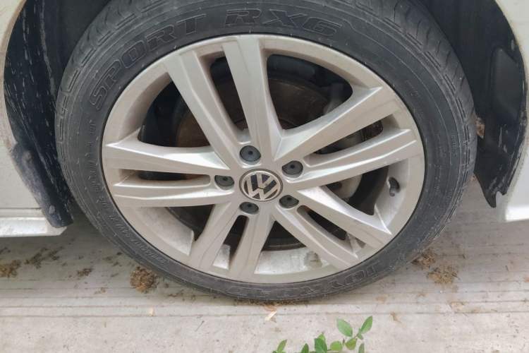 Used Volkswagen Sagitar 2018 280TSI DSG Ignite Edition Right Front Wheel Hub