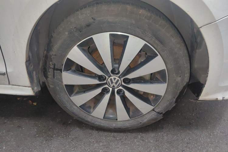 Used Volkswagen Sagitar 2018 180TSI DSG Prestige Edition Right Front Wheel Hub