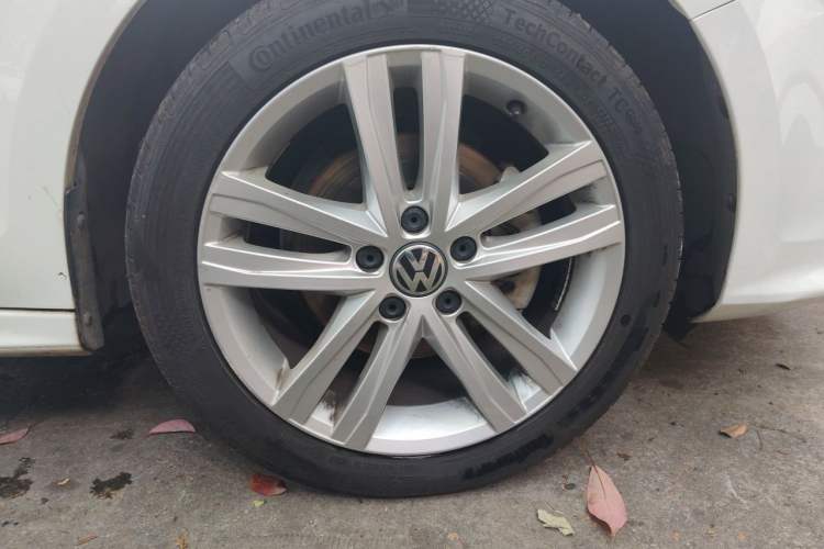 Used Volkswagen Sagitar 2018 280TSI DSG Luxury Model Right Front Wheel Hub
