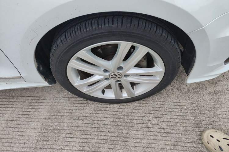 Used Volkswagen Sagitar 2018 280TSI DSG Ignite Edition Right Front Wheel Hub