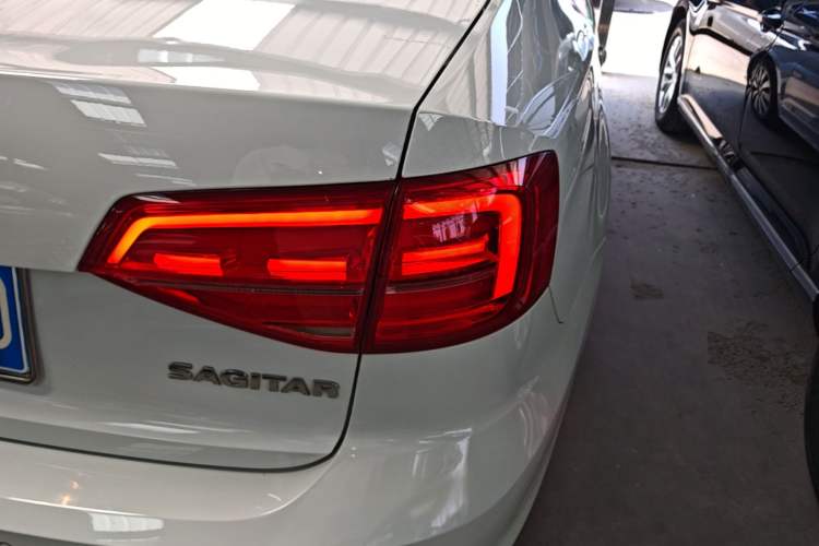 Used Volkswagen Sagitar 2018 1.6L Automatic Comfort Model Right Rear Taillight