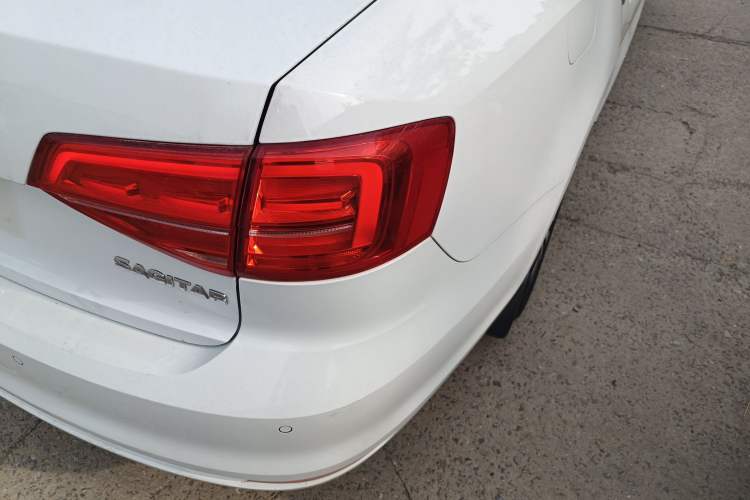 Used Volkswagen Sagitar 2018 1.6L Automatic Comfort Model Right Rear Taillight