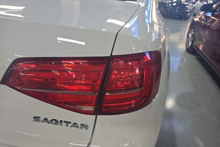 Used Volkswagen Sagitar 2018 1.6L Automatic Comfort Model Right Rear Taillight