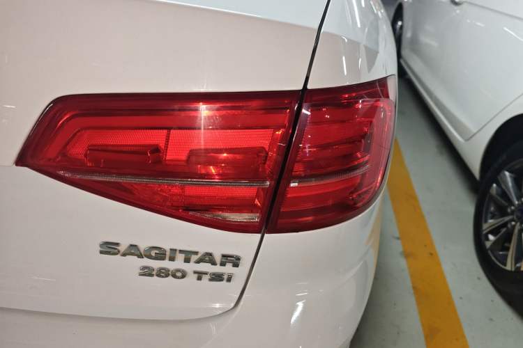 Used Volkswagen Sagitar 2018 280TSI DSG Ignite Edition Right Rear Taillight