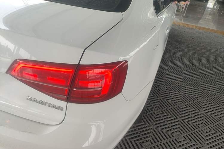 Used Volkswagen Sagitar 2018 1.6L Automatic Comfort Model Right Rear Taillight