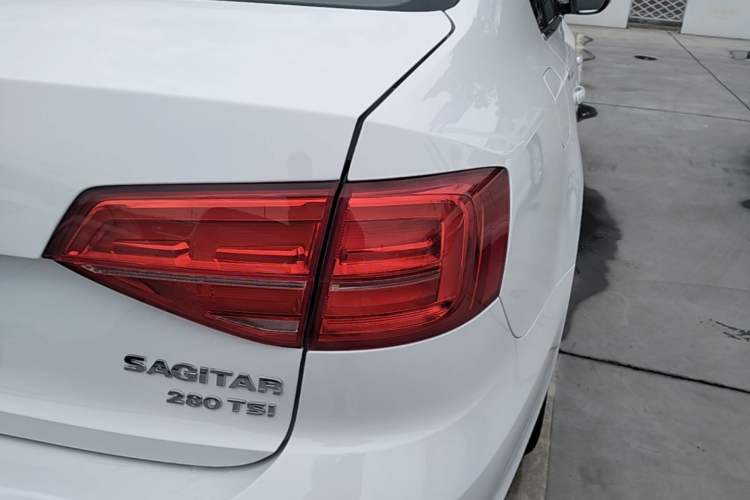 Used Volkswagen Sagitar 2018 280TSI DSG Comfort Model Right Rear Taillight