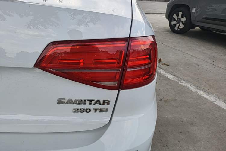 Used Volkswagen Sagitar 2018 280TSI DSG Ignite Edition Right Rear Taillight
