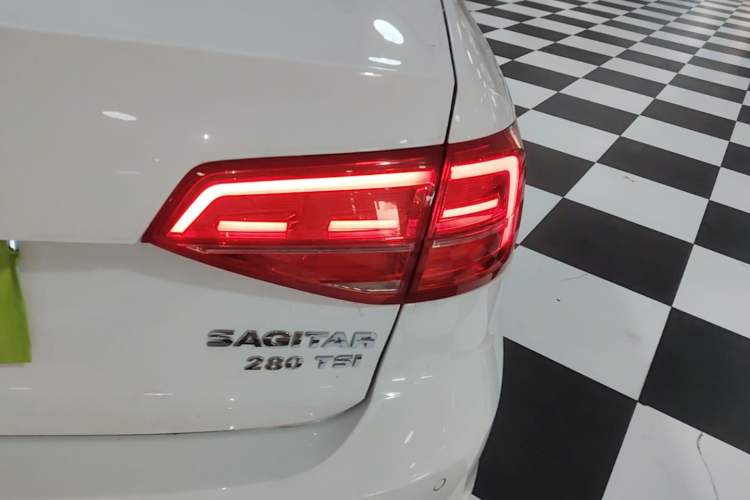 Used Volkswagen Sagitar 2018 1.6L Automatic Comfort Model Right Rear Taillight