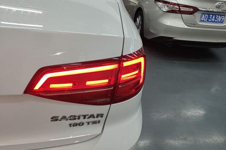 Used Volkswagen Sagitar 2018 180TSI DSG Prestige Edition Right Rear Taillight