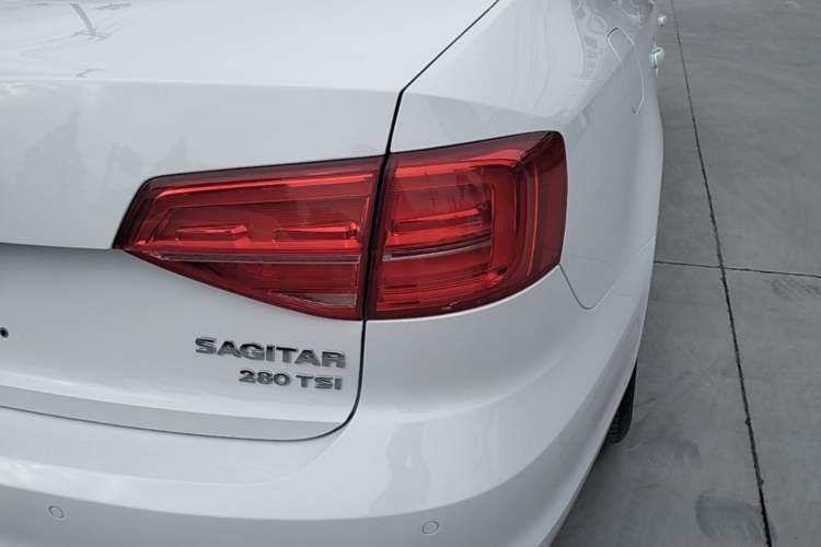 Used Volkswagen Sagitar 2018 280TSI DSG Comfort Model Right Rear Taillight