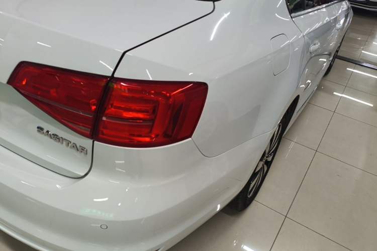Used Volkswagen Sagitar 2018 1.6L Automatic Comfort Model Right Rear Taillight