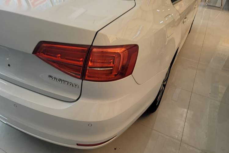 Used Volkswagen Sagitar 2018 1.6L Automatic Comfort Model Right Rear Taillight