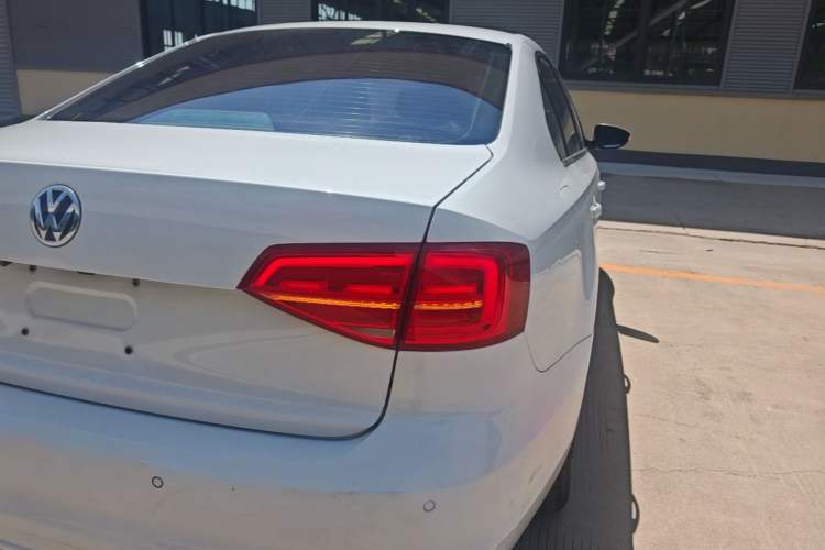 Used Volkswagen Sagitar 2018 1.6L Automatic Comfort Model Right Rear Taillight