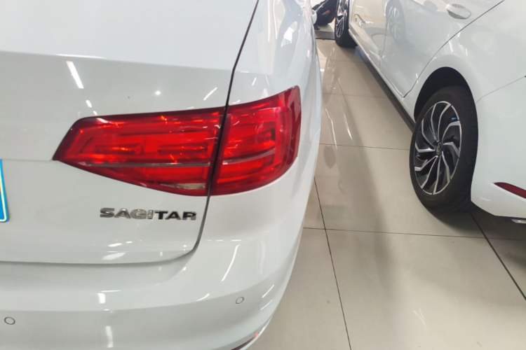 Used Volkswagen Sagitar 2018 1.6L Automatic Comfort Model Right Rear Taillight