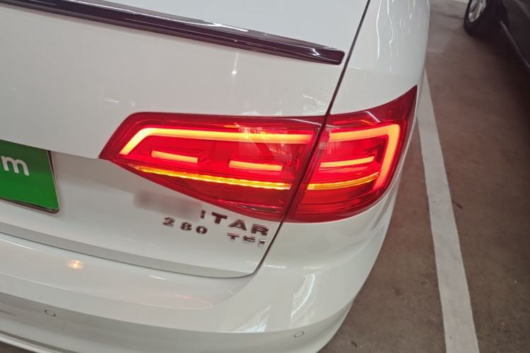 Used Volkswagen Sagitar 2018 1.6L Manual Comfort Model Right Rear Taillight