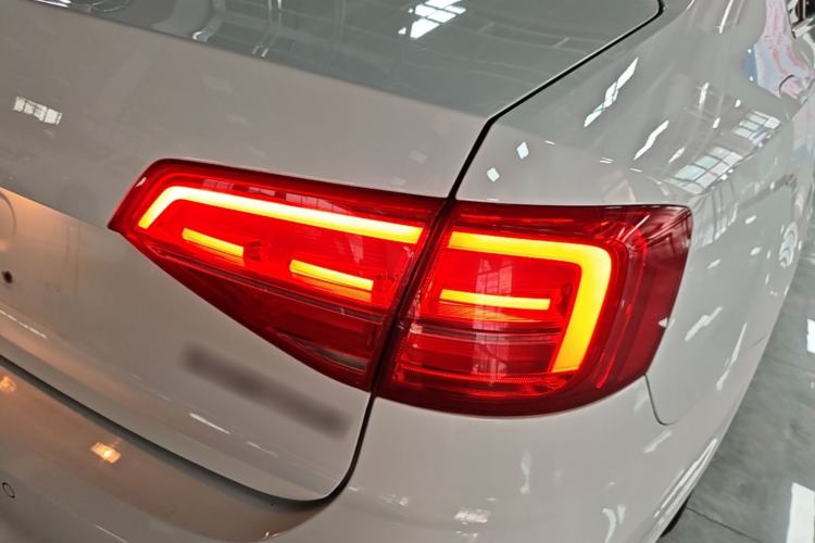 Used Volkswagen Sagitar 2018 1.6L Automatic Comfort Model Right Rear Taillight