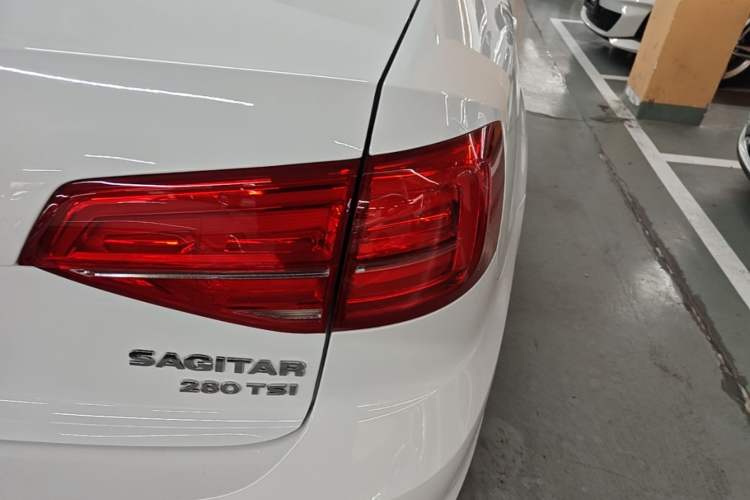 Used Volkswagen Sagitar 2018 280TSI DSG Comfort Model Right Rear Taillight
