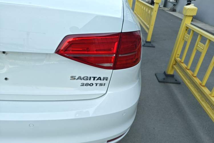 Used Volkswagen Sagitar 2018 280TSI DSG Luxury Model Right Rear Taillight