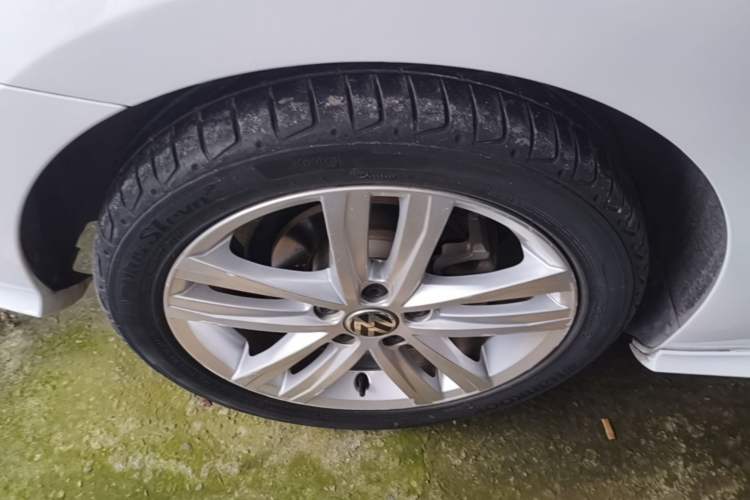 Used Volkswagen Sagitar 2018 280TSI DSG Ignite Edition Right Rear Wheel Hub