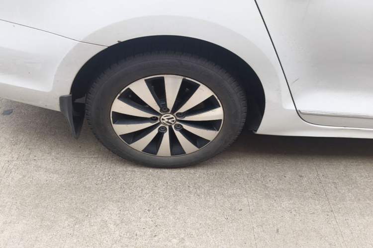 Used Volkswagen Sagitar 2018 1.6L Automatic Comfort Model Right Rear Wheel Hub
