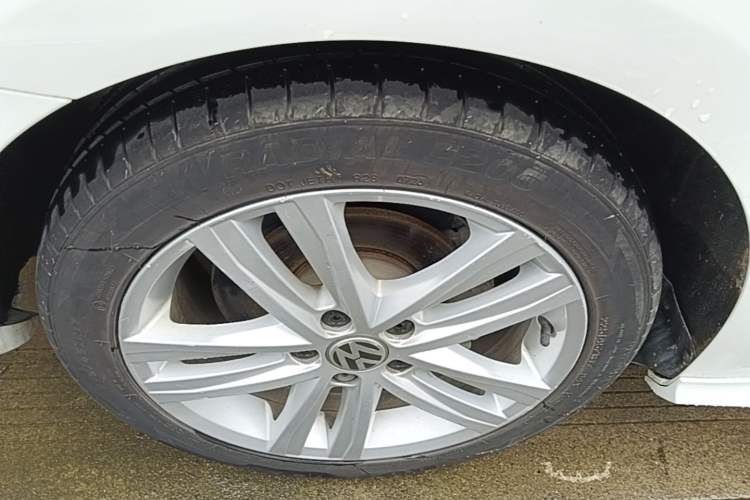 Used Volkswagen Sagitar 2018 280TSI DSG Ignite Edition Right Rear Wheel Hub