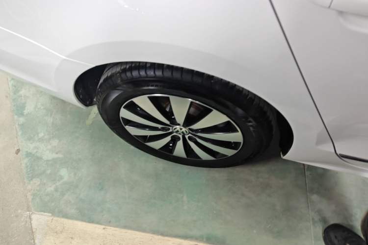 Used Volkswagen Sagitar 2018 180TSI DSG Prestige Edition Right Rear Wheel Hub