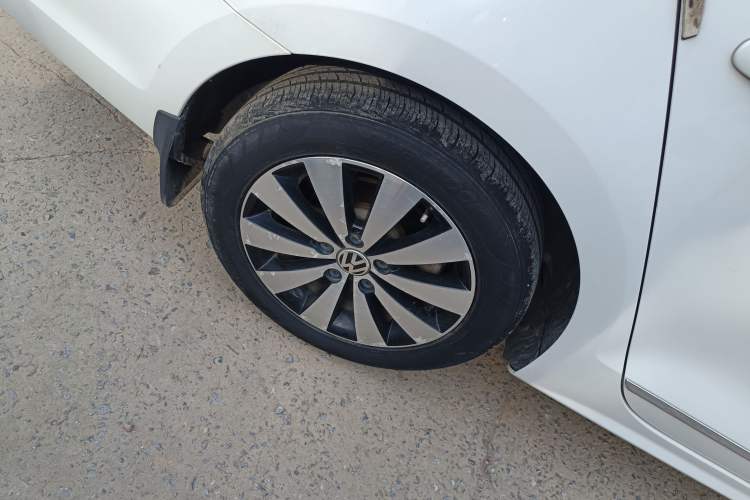 Used Volkswagen Sagitar 2018 1.6L Automatic Comfort Model Right Rear Wheel Hub
