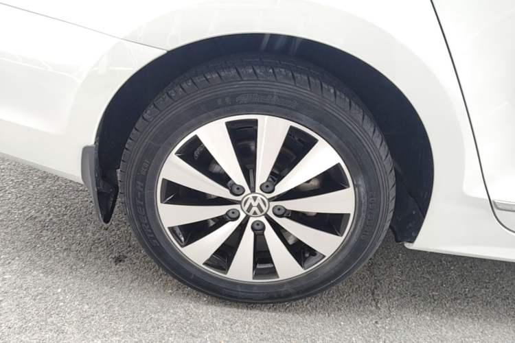 Used Volkswagen Sagitar 2018 180TSI DSG Prestige Edition Right Rear Wheel Hub