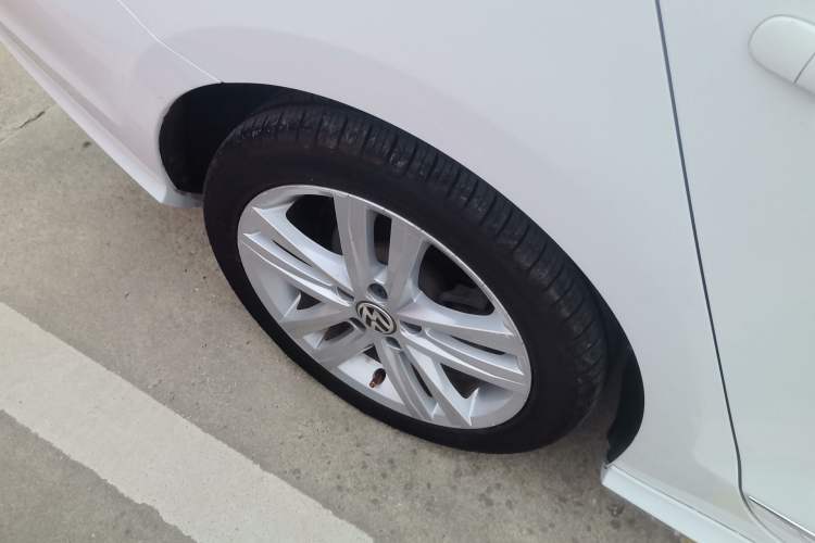 Used Volkswagen Sagitar 2018 280TSI DSG Ignite Edition Right Rear Wheel Hub