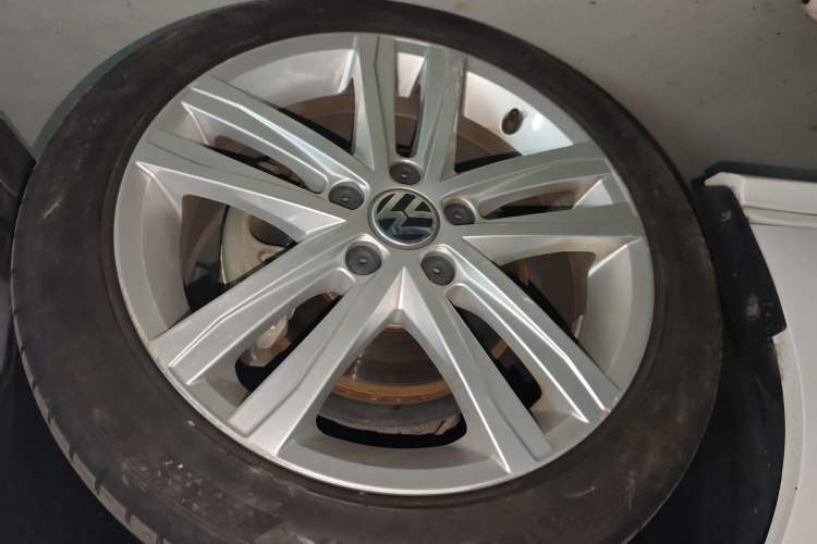 Used Volkswagen Sagitar 2018 280TSI DSG Ignite Edition Right Rear Wheel Hub