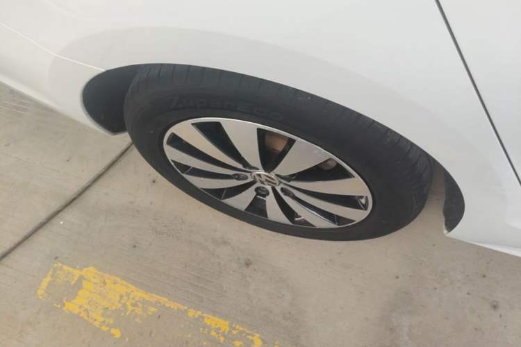 Used Volkswagen Sagitar 2018 1.6L Automatic Comfort Model Right Rear Wheel Hub