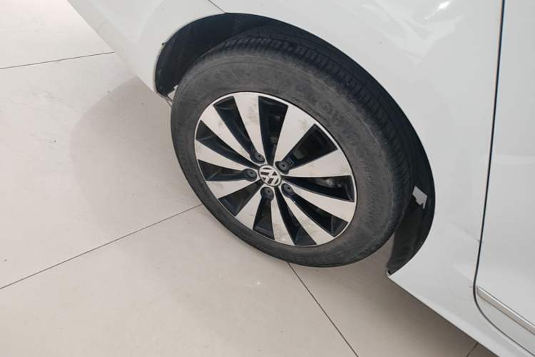 Used Volkswagen Sagitar 2018 280TSI DSG Comfort Model Right Rear Wheel Hub