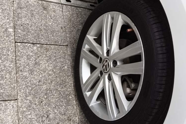 Used Volkswagen Sagitar 2018 280TSI DSG Comfort Model Right Rear Wheel Hub