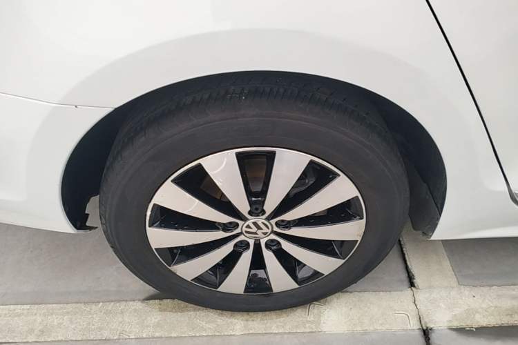 Used Volkswagen Sagitar 2018 280TSI DSG Comfort Model Right Rear Wheel Hub