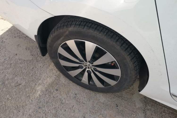 Used Volkswagen Sagitar 2018 1.6L Automatic Comfort Model Right Rear Wheel Hub