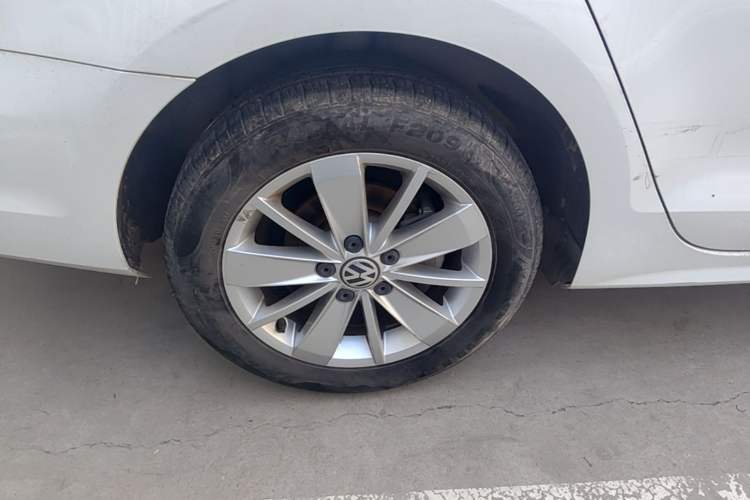 Used Volkswagen Sagitar 2018 1.6L Manual Fashion Edition Right Rear Wheel Hub