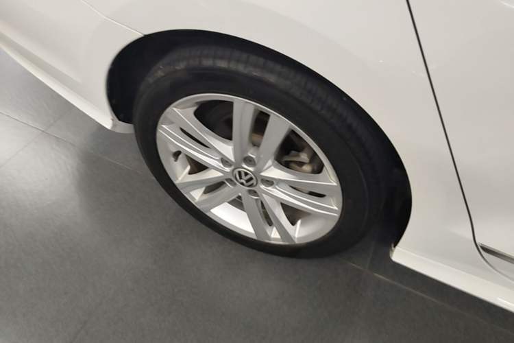 Used Volkswagen Sagitar 2018 280TSI DSG Ignite Edition Right Rear Wheel Hub