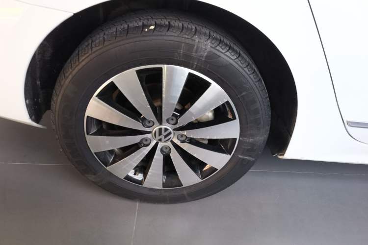Used Volkswagen Sagitar 2018 280TSI DSG Comfort Model Right Rear Wheel Hub